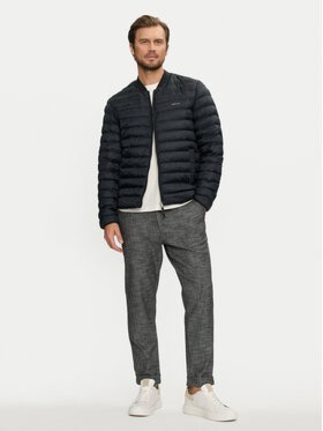 Gant Kurtka puchowa 7006300 Czarny Regular Fit