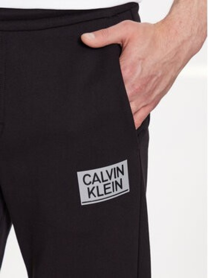 Calvin Klein Spodnie dresowe K10K111875 Czarny Regular Fit