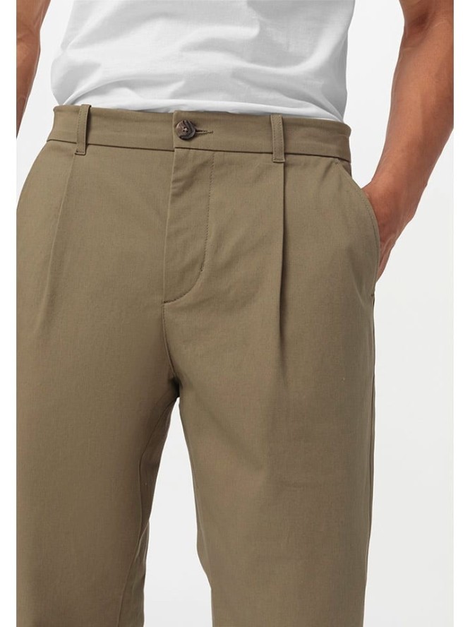 Hessnatur Spodnie chino w kolorze khaki rozmiar: 54