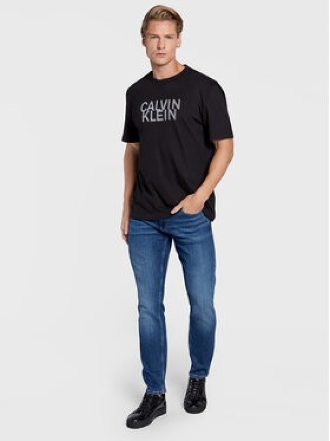 Calvin Klein T-Shirt Distorted K10K110113 Czarny Regular Fit
