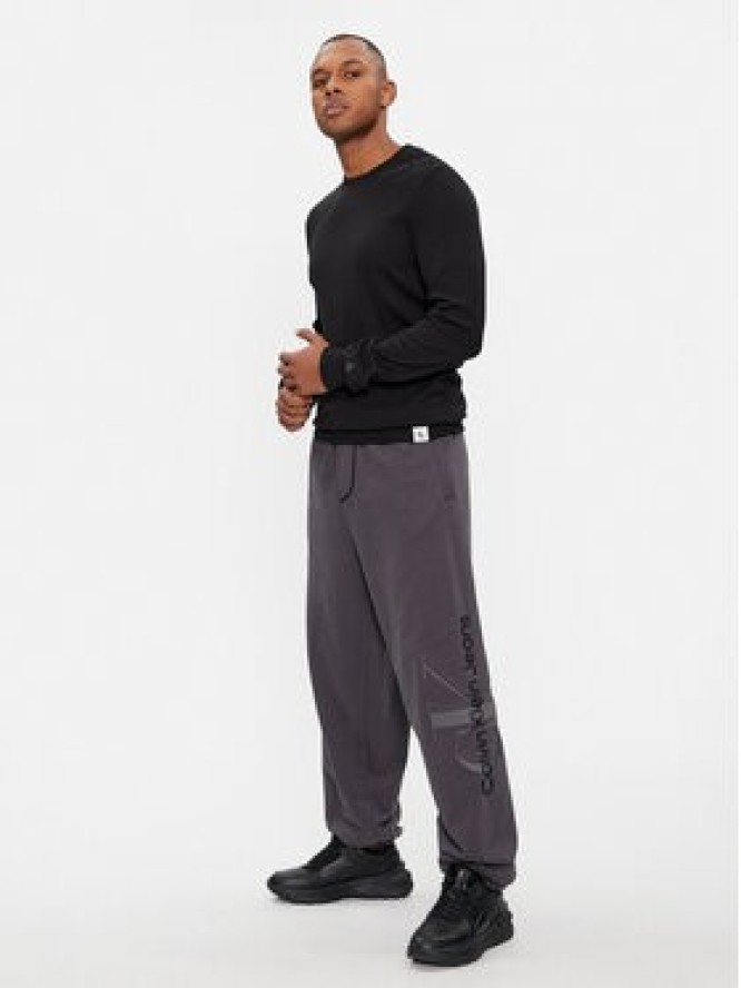 Calvin Klein Jeans Spodnie dresowe Monologo J30J324953 Szary Relaxed Fit