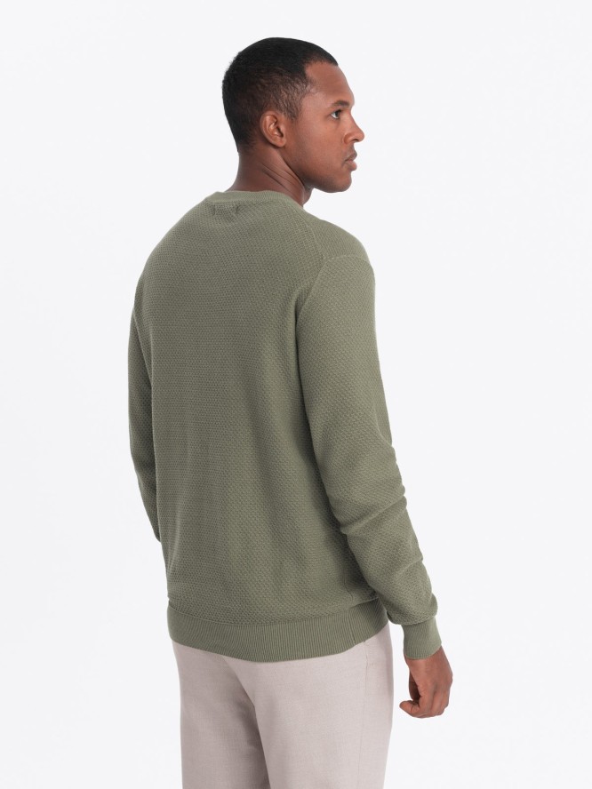 Sweter męski RELAXED FIT z dzianiny o splocie diamentowym – oliwkowy V4 OM-SWSW-0110 - XXL