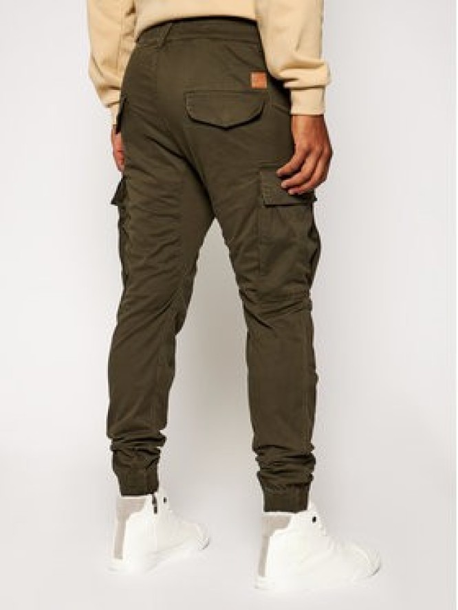 Alpha Industries Joggery Airman 188201 Zielony Tapered Fit