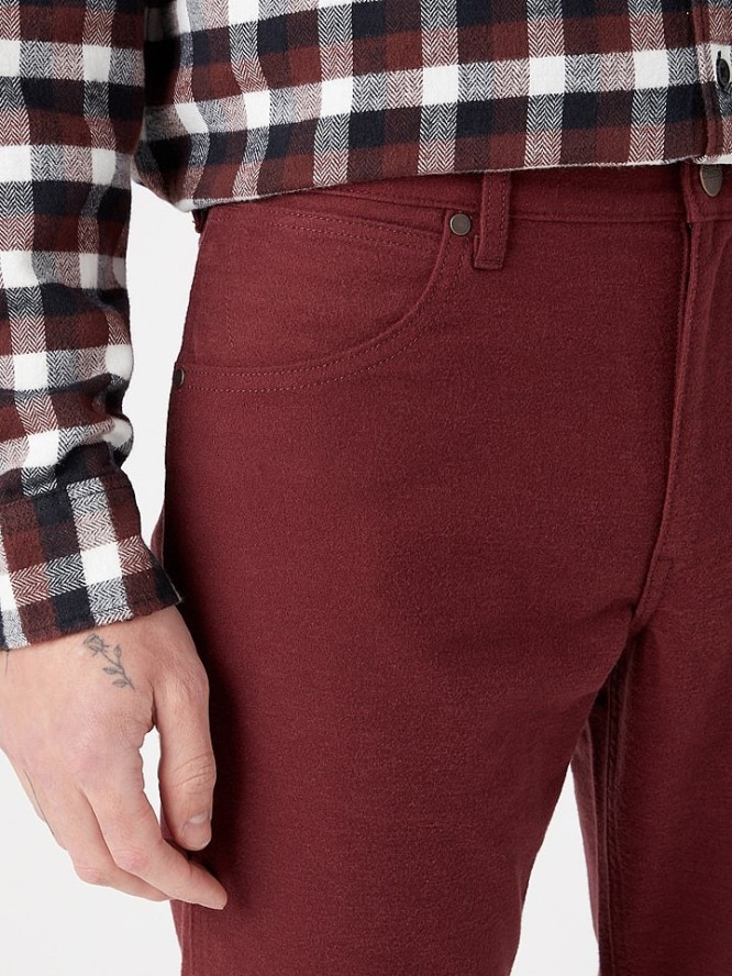 Wrangler Spodnie - Regular fit - w kolorze bordowym rozmiar: W33/L34