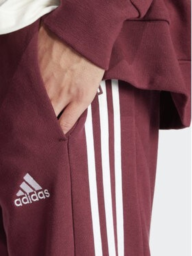 adidas Spodnie dresowe Essentials IS1366 Czerwony Regular Fit