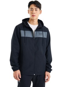 Under Armour Wiatrówka UA SPORTSTYLE WINDBREAKER 1361621 Czarny Regular Fit