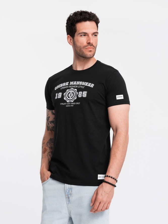 T-shirt męski z nadrukiem w stylu college – czarny V2 OM-TSPT-0137 - XXL