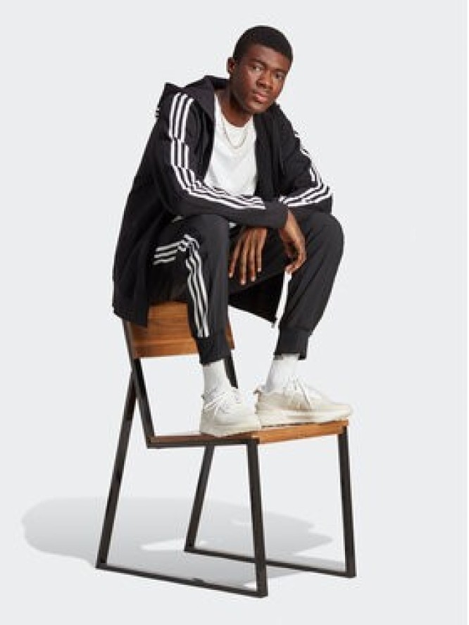 adidas Spodnie dresowe AEROREADY Essentials Tapered Cuff Woven 3-Stripes Joggers IC0041 Czarny Regular Fit