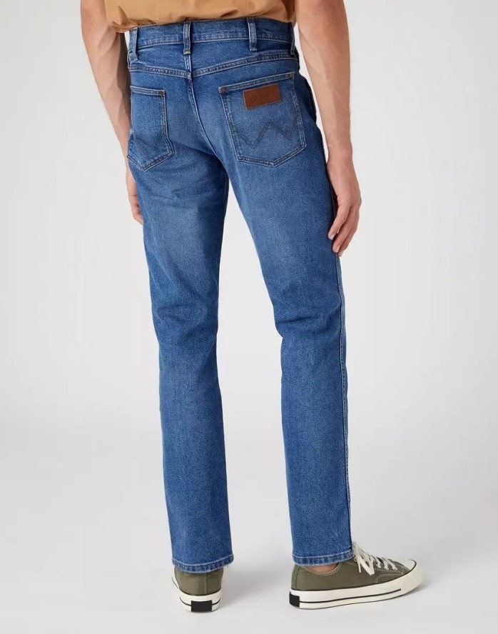 WRANGLER LARSTON MĘSKIE SPODNIE JEANSOWE JEANSY SMOKE SEA W18SYLZ71