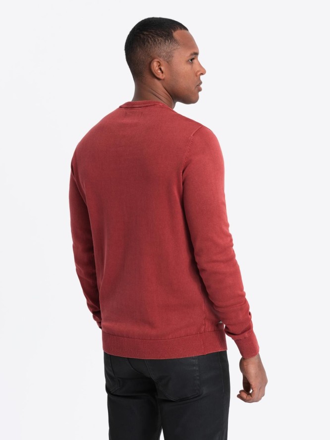 Sweter męski washowany z dekoltem w serek - czerwony V3 OM-SWOS-0108 - XXL