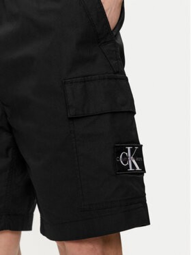 Calvin Klein Jeans Szorty materiałowe J30J325138 Czarny Regular Fit