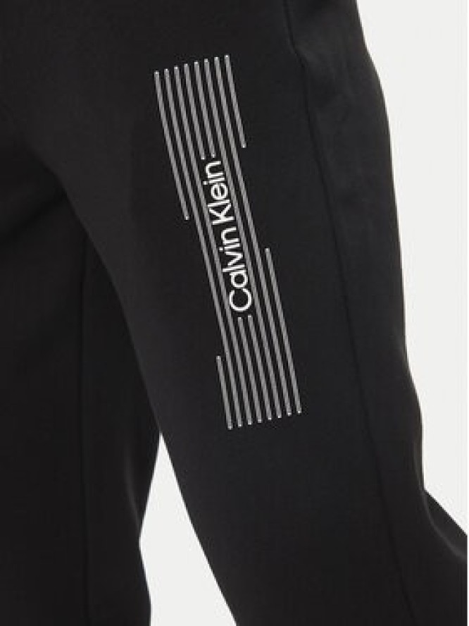 Calvin Klein Spodnie dresowe Horizontal Logo K10K113922 Czarny Regular Fit