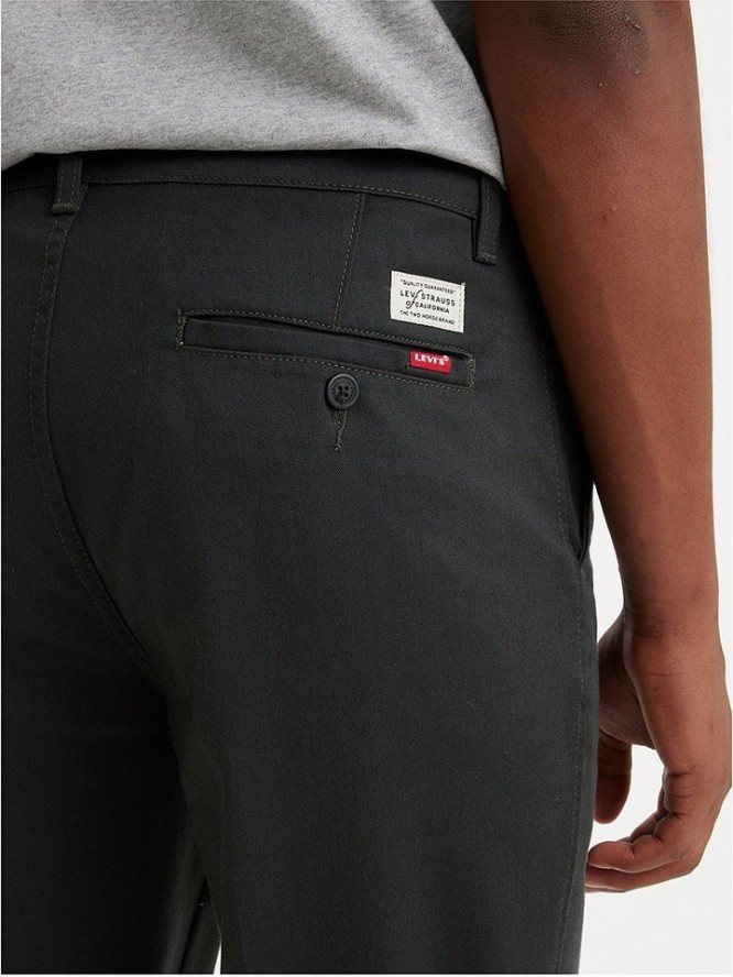 Levi´s Spodnie chino w kolorze czarnym rozmiar: W32/L30