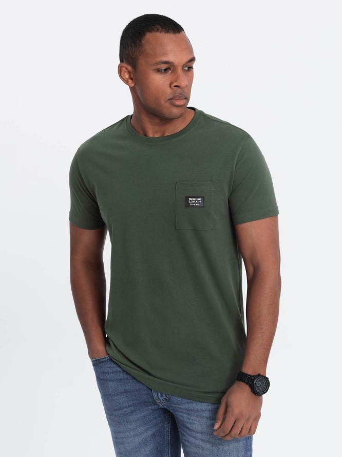 Casualowy t-shirt męski z naszytą kieszonką - ciemnooliwkowy V4 OM-TSCT-0109 - XXL