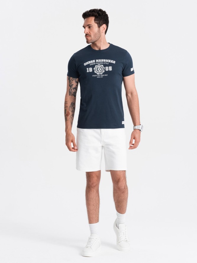 T-shirt męski z nadrukiem w stylu college – granatowy V3 OM-TSPT-0137 - XXL