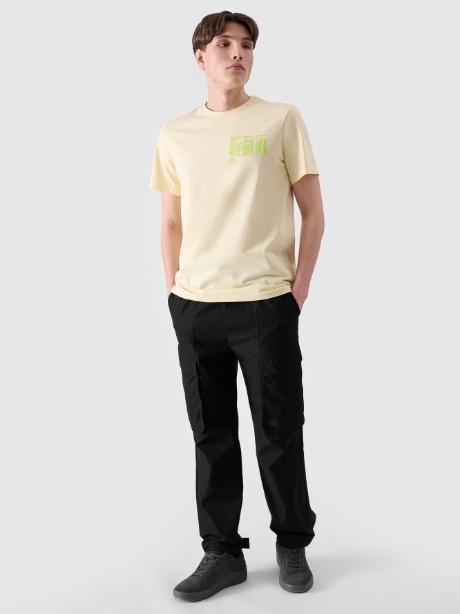 T-shirt regular z nadrukiem męski - żółty