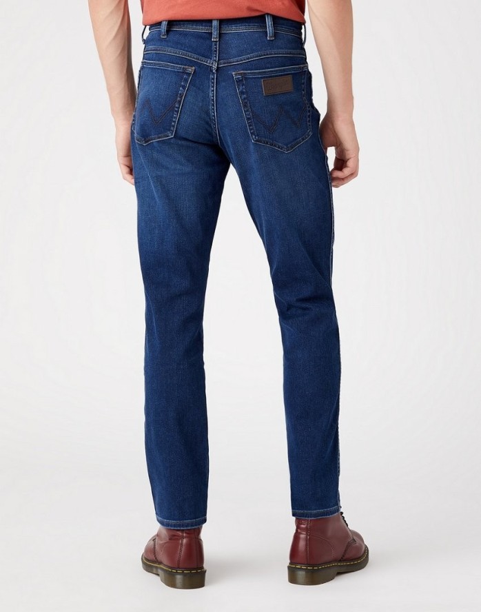 WRANGLER TEXAS SLIM MĘSKIE SPODNIE JEANSOWE BLUE SILK W12SCV39Z