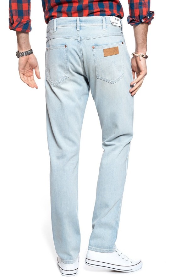 WRANGLER SPODNIE MĘSKIE SLIDER ICY BLUE W18RFH27D