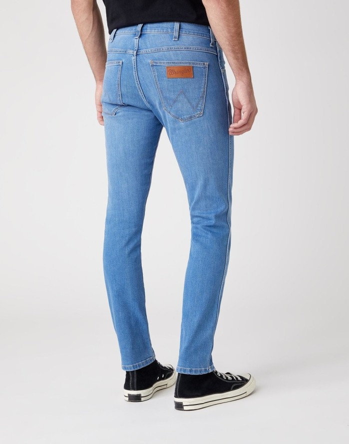 WRANGLER LARSTON MĘSKIE SPODNIE JEANSOWE HEAT RAGE W18SC788W