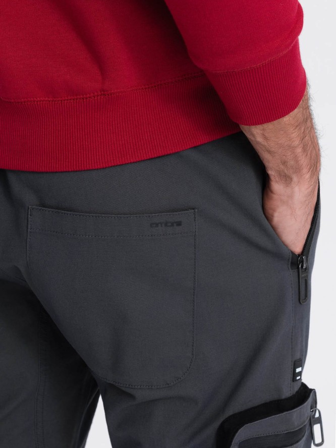 Męskie spodnie JOGGERY z odstającymi i zapinanymi kieszeniami cargo - grafitowe V6 OM-PAJO-0135 - XXL