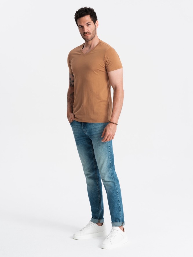 Męska klasyczna bawełniana koszulka z dekoltem w serek BASIC – brązowa V9 OM-TSBS-0145 - XXL