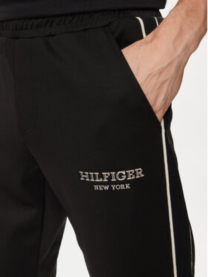Tommy Hilfiger Spodnie dresowe Monotype MW0MW33701 Czarny Regular Fit