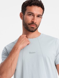 Bawełniana męska koszulka z delikatnym haftem – jasnoszara V4 OM-TSCT-0170 - XXL
