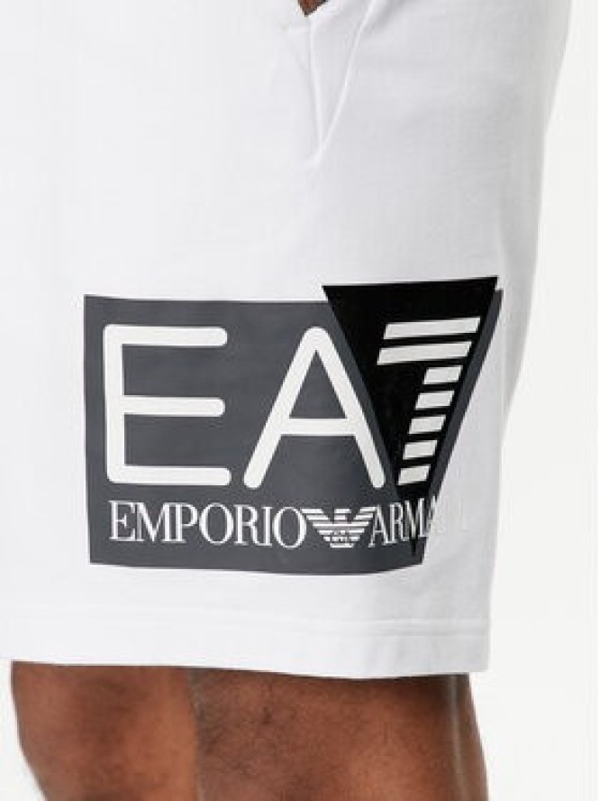 EA7 Emporio Armani Szorty sportowe 3DPS63 PJ05Z 1100 Biały Regular Fit