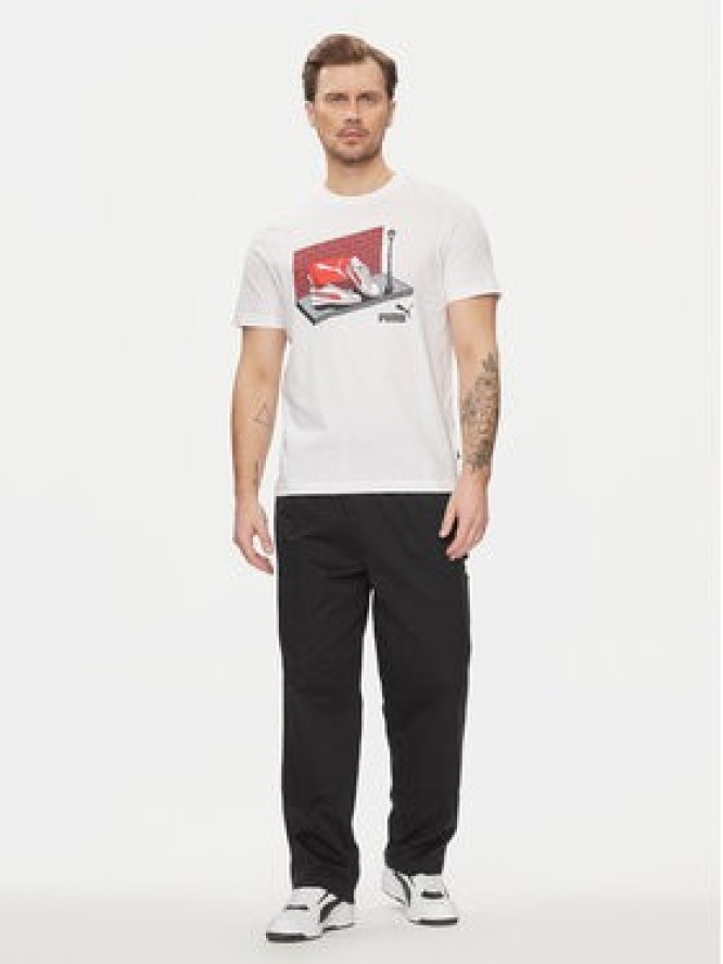 Puma T-Shirt Graphics Sneaker Box 680175 Biały Regular Fit