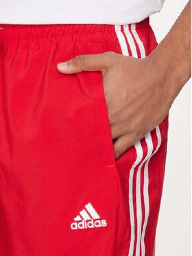 adidas Szorty sportowe Essentials Chelsea IC1486 Czerwony Regular Fit