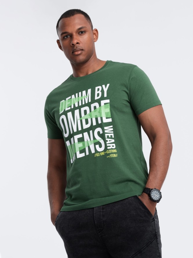 Bawełniany męski t-shirt z dużym napisem – zielony V1 OM-TSPT-0193 - XXL