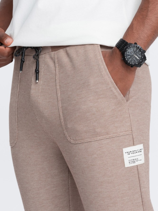 Męskie spodnie dresowe ze strukturalnej dzianiny - kawowe V2 OM-PASK-0211 - XXL