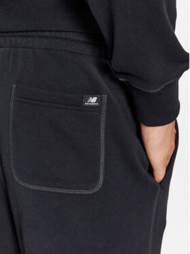 New Balance Spodnie dresowe NB Essentials Sweatpant MP33509 Czarny Regular Fit
