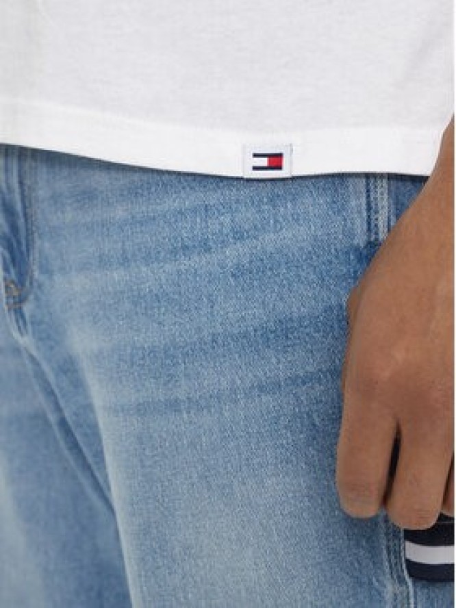 Tommy Jeans T-Shirt Graffiti Sig DM0DM18529 Biały Regular Fit