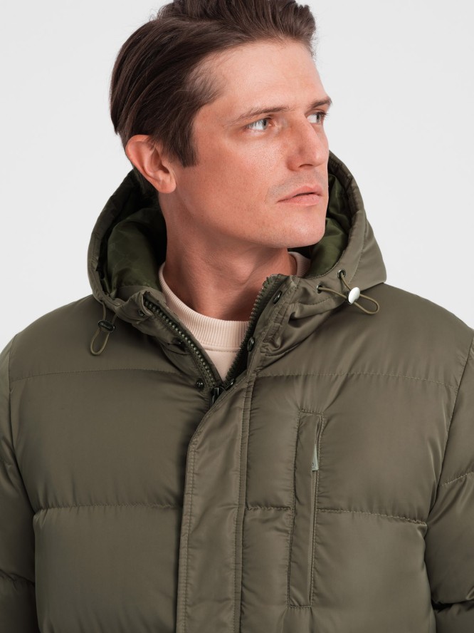 Długa zimowa kurtka męska pikowana o satynowym wykończeniu - khaki V1 OM-JALJ-0147 - XXL