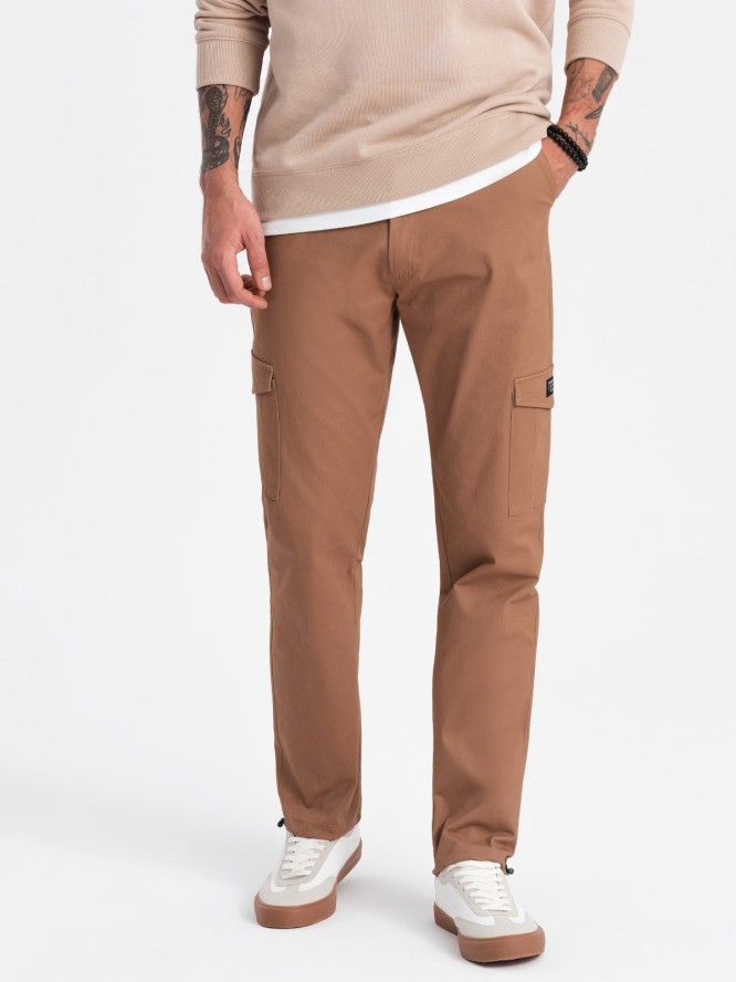 Spodnie męskie z kieszeniami cargo i ściągaczem na dole nogawki - jasnobrązowe V3 OM-PACG-0189 - XXL