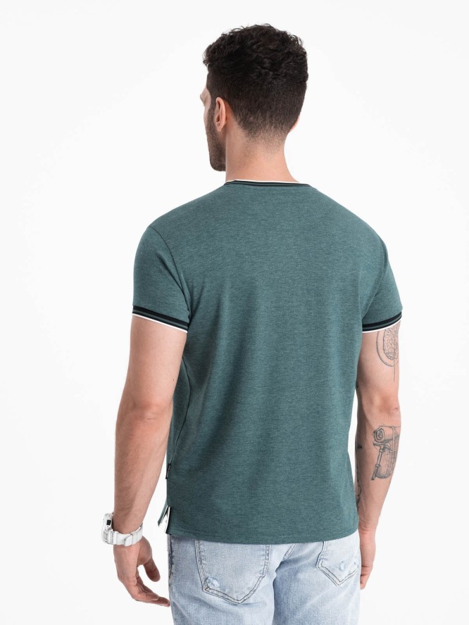 Męski t-shirt henley z ozdobnymi ściągaczami - ciemnozielony V2 OM-TSCT-0175 - XXL