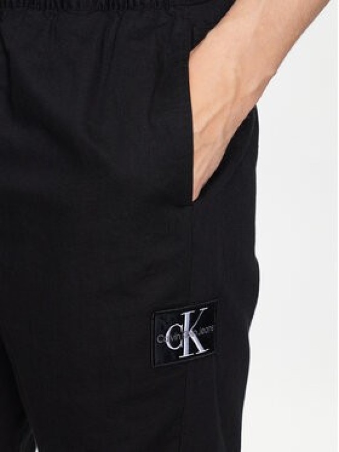 Calvin Klein Jeans Szorty materiałowe J30J323149 Czarny Regular Fit