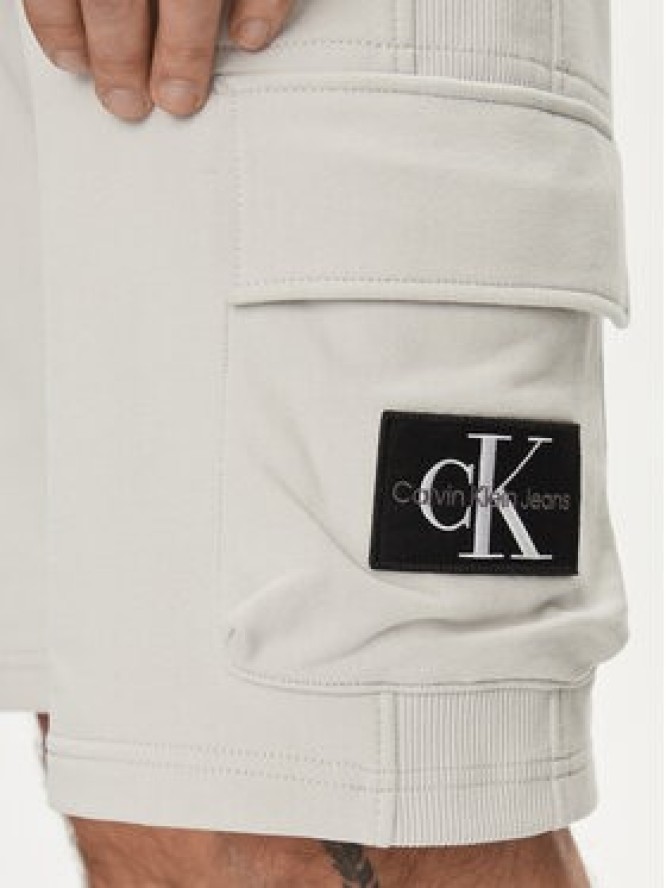Calvin Klein Jeans Szorty sportowe Monologo Badge J30J325132 Szary Regular Fit
