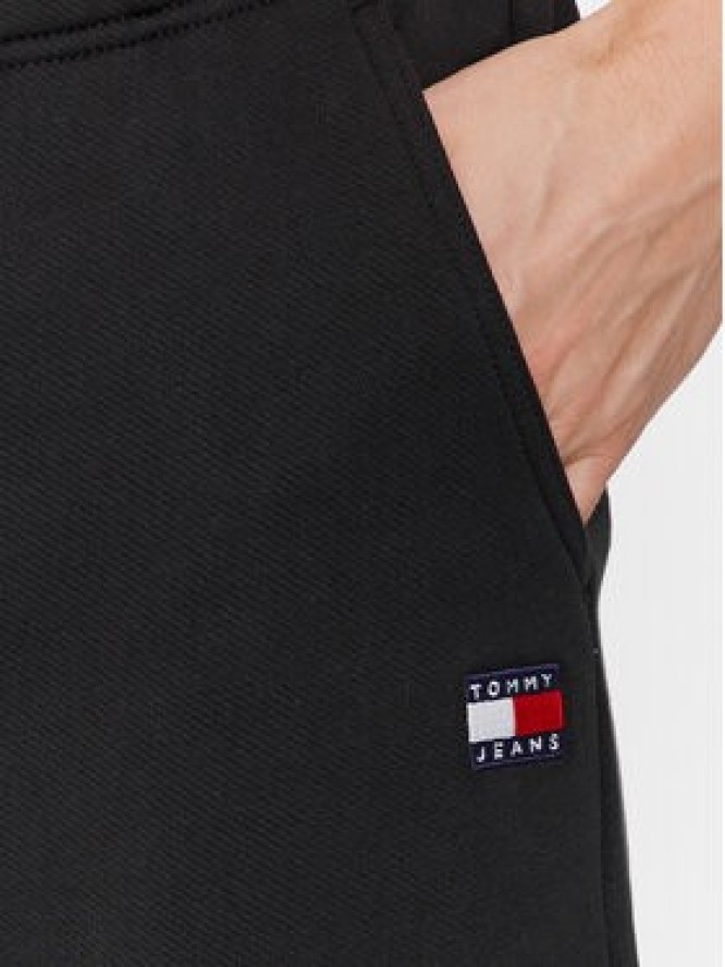 Tommy Jeans Spodnie dresowe Badge DM0DM18355 Czarny Regular Fit