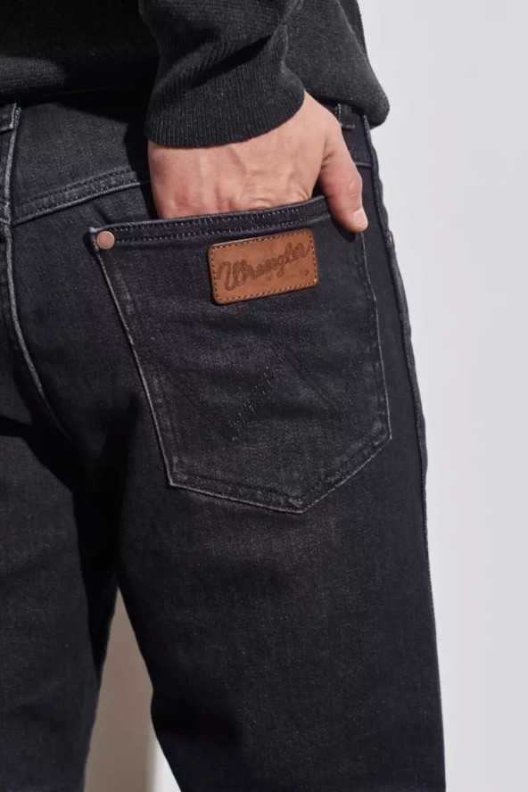 WRANGLER TEXAS MĘSKIE SPODNIE JEANSOWE FADED BLACK W121EHXV6