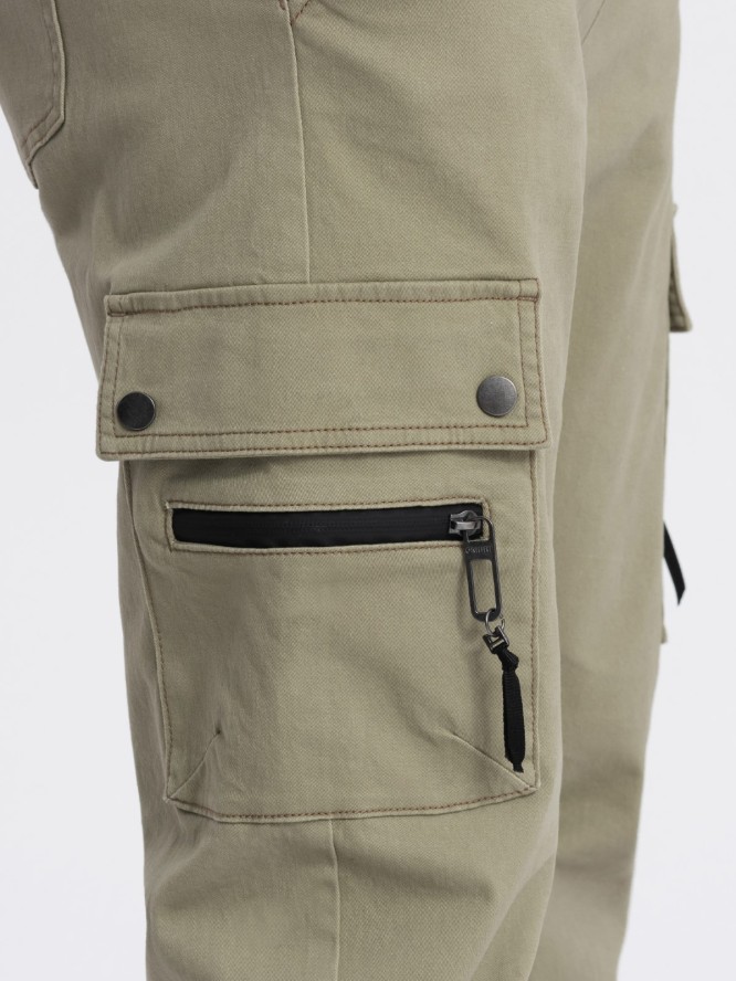 Męskie spodnie JOGGERY z zapinanymi kieszeniami cargo - khaki V1 OM-PAJO-0125 - XXL