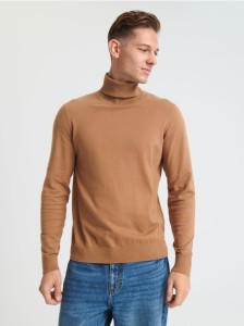 Sweter z golfem - brązowy