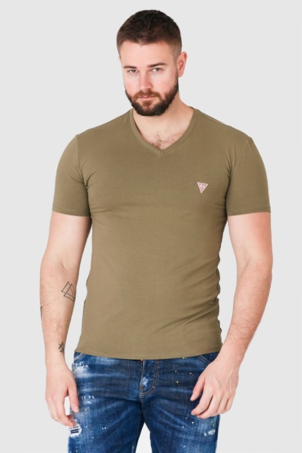 GUESS Khaki t-shirt męski w serek z elastanem