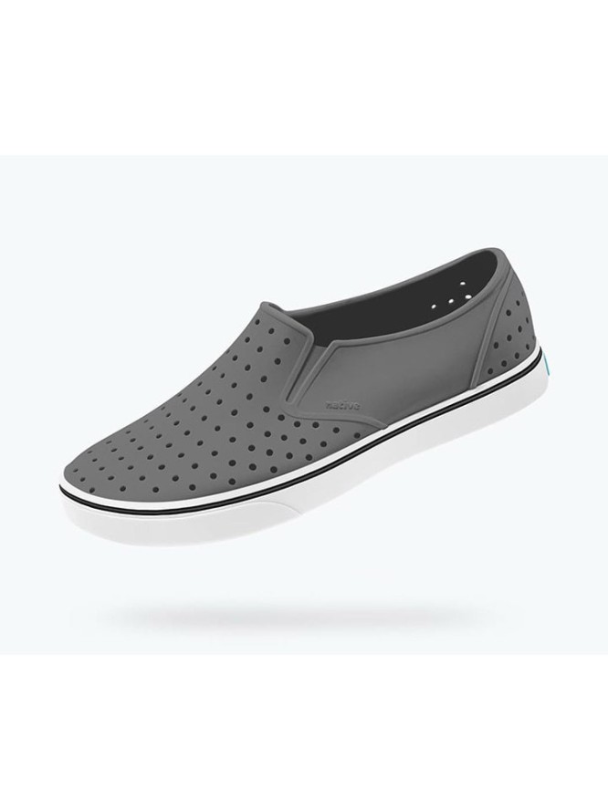 Native Slippersy w kolorze szarym rozmiar: 45