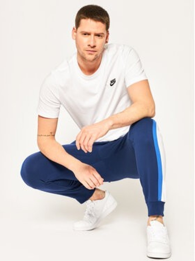 Nike T-Shirt Sportswear Club AR4997 Biały Standard Fit