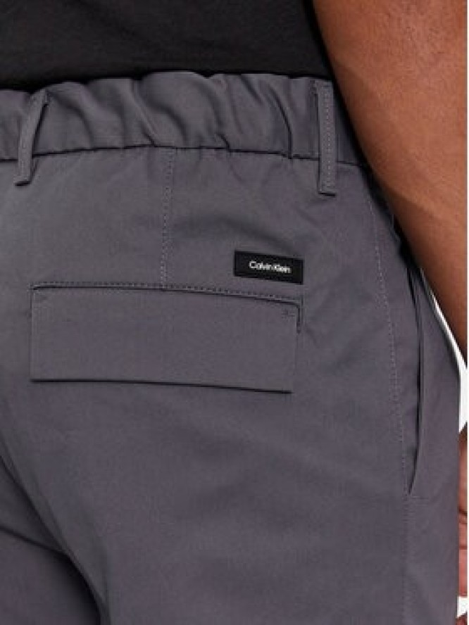Calvin Klein Spodnie garniturowe Modern Twill Tapered Pleat K10K111490 Szary Slim Fit