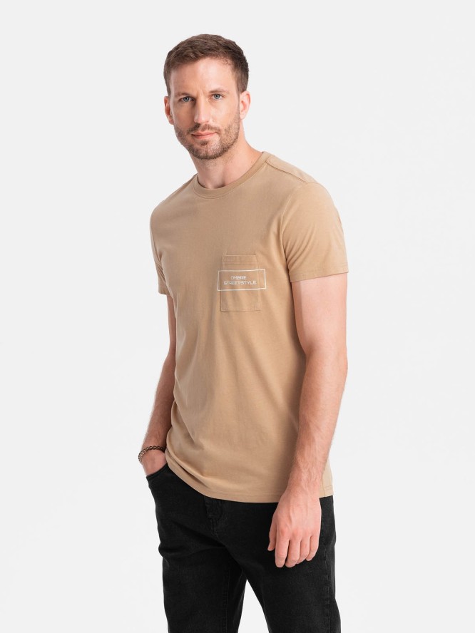 Męski bawełniany t-shirt z nadrukiem na kieszonce Ombre Streetstyle – piaskowy V6 OM-TSCT-0108 - XXL