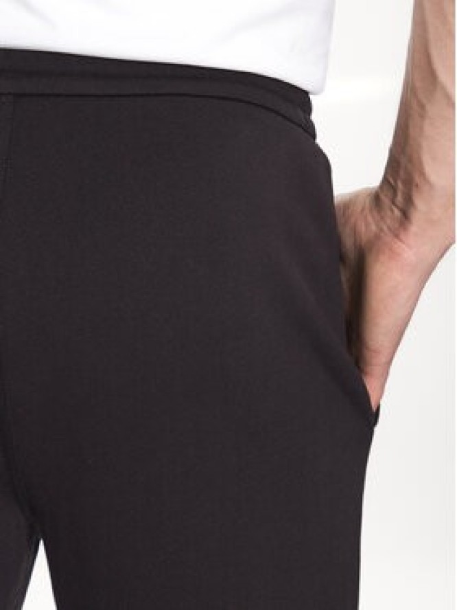 Calvin Klein Spodnie dresowe K10K111875 Czarny Regular Fit