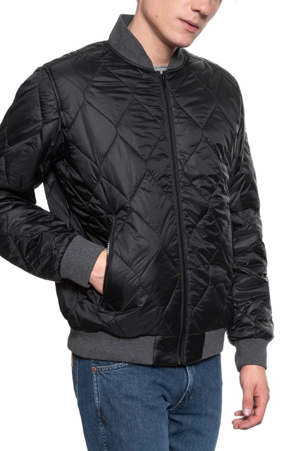 KURTKA WRANGLER BOMBER JACKET BLACK W4A6Y8100